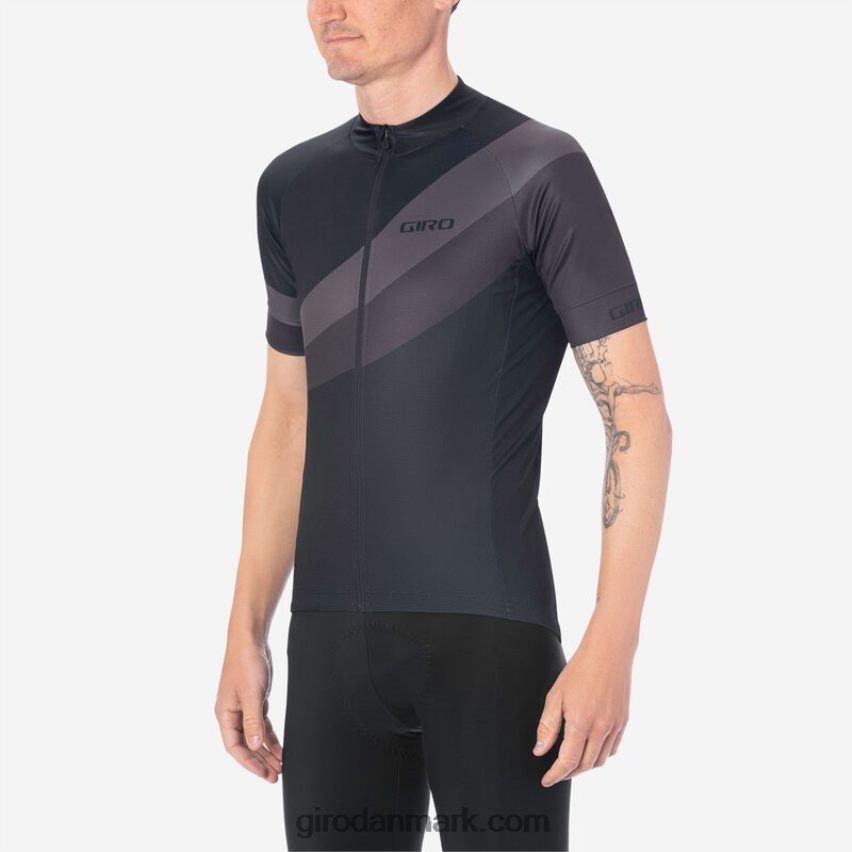 X4ZD8J151 Giro Mænd chrono sportstrøje sort render